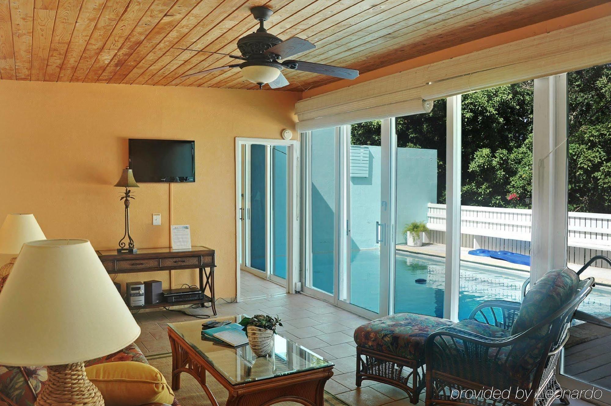 Pavilions And Pools Condo Villas Mandal Номер фото
